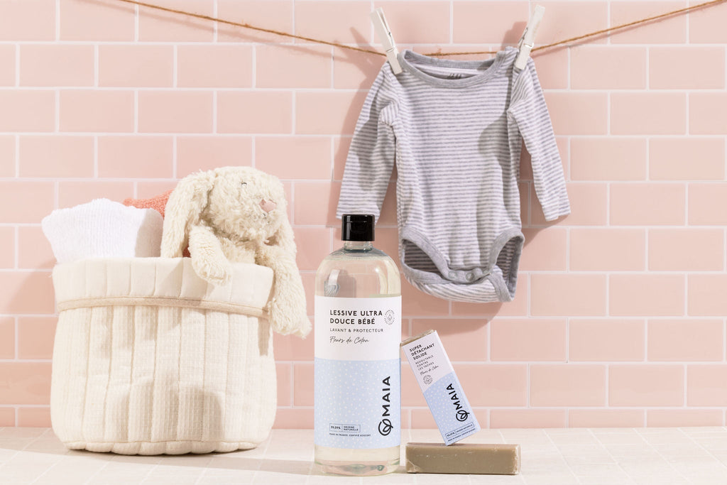 Les erreurs courantes à éviter lors du lavage des vêtements de bébé (et jusqu’à quel âge les laver séparément)