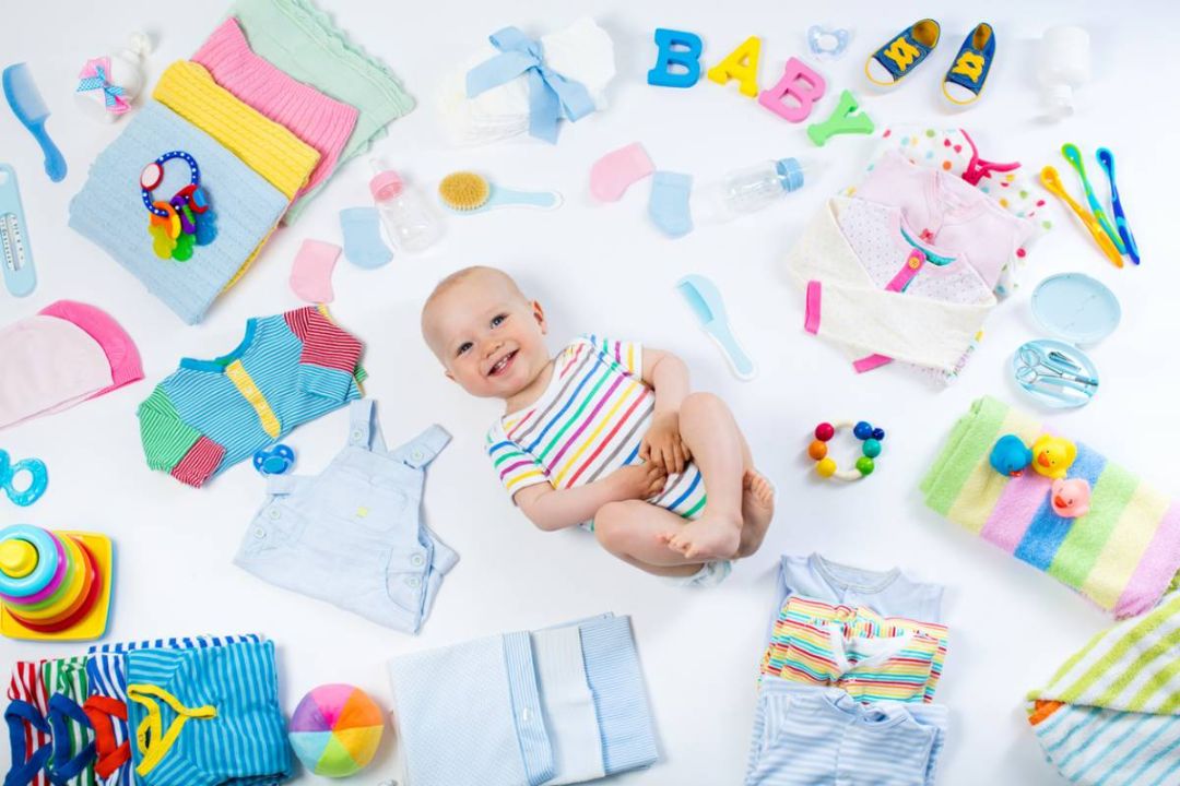 Kit bébé : liste des achats à prévoir avant et après naissance