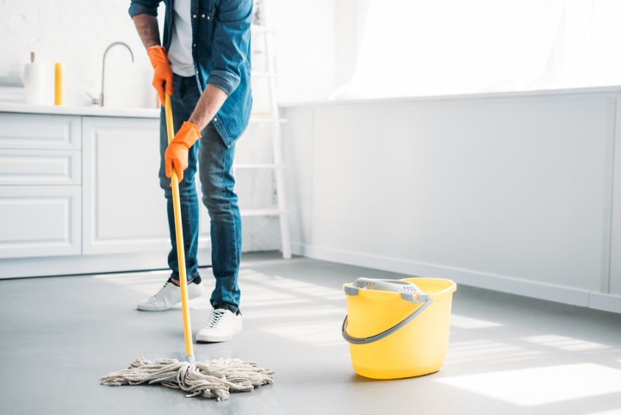 Comment nettoyer un sol en lino incrusté, encrassé, très sale?