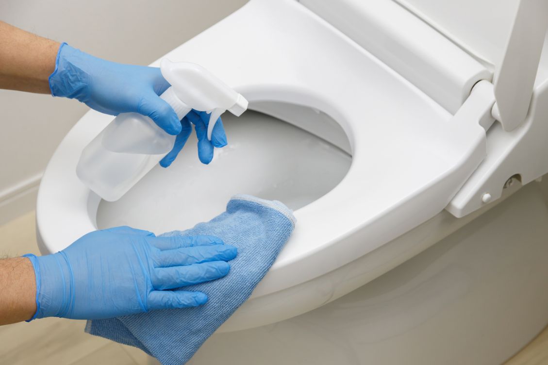 Quel produits mettre dans le récipient de la brosse WC ?