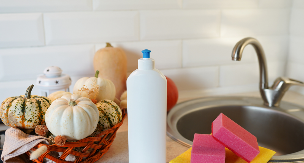 21 Utilisations (Étonnantes et Utiles) du Liquide Vaisselle à la Maison
