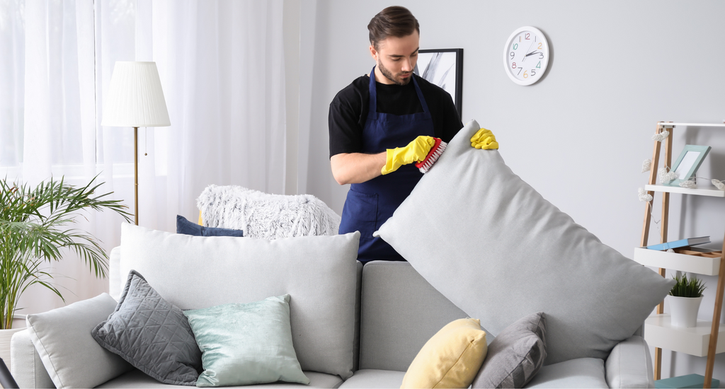 Guide pratique pour nettoyer efficacement un canapé en tissu non