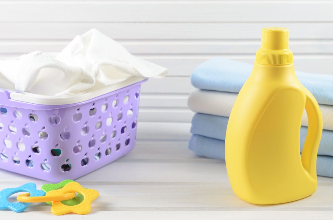 Quelle Lessive pour Bébé Choisir ? (Avant et Après la Naissance)