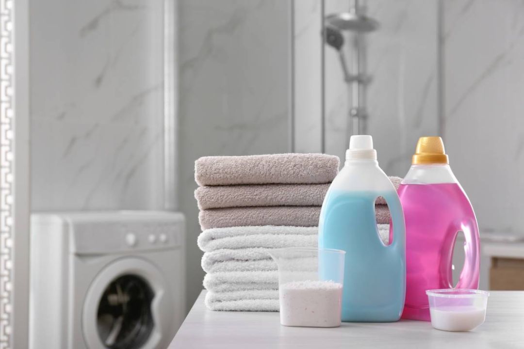 Quels Désinfectants Utiliser pour le Linge de Bébé ? (Naturels & Efficaces)