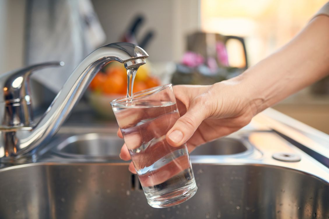 Enlever le Calcaire d'un Verre Naturellement : Nos Astuces (Efficaces)