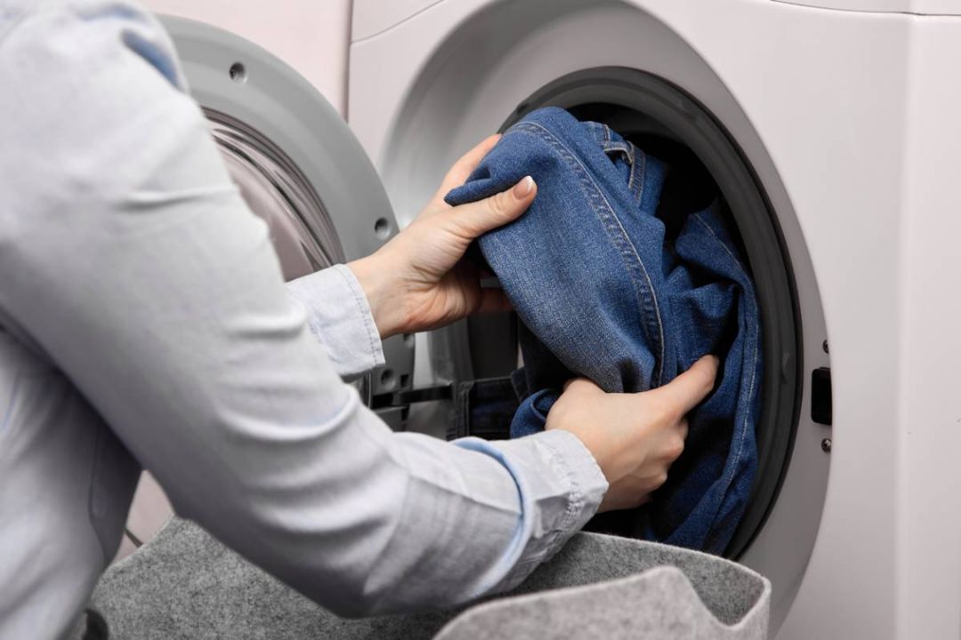 Comment enlever efficacement des tâches de gras sur un jean ?