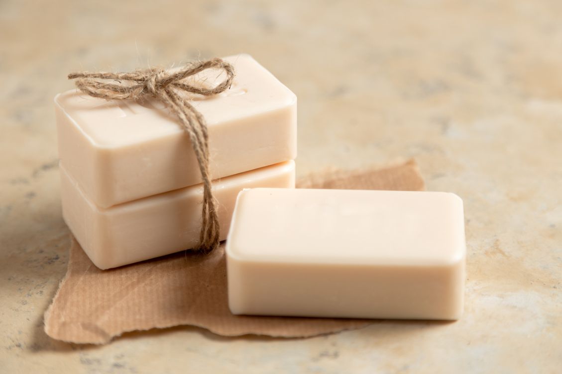 Quels Sont les Avantages du Savon de Marseille en Ménage ? Propriétés & Usages Courants