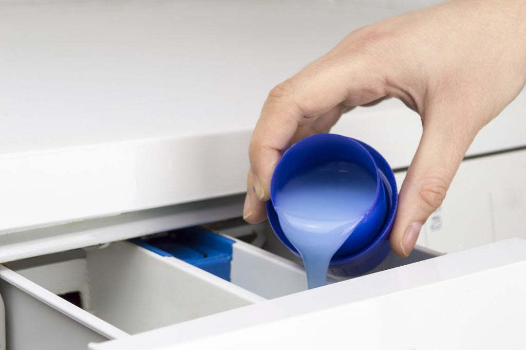 Remplacer la Lessive par du Liquide Vaisselle : Une Bonne Idée ?