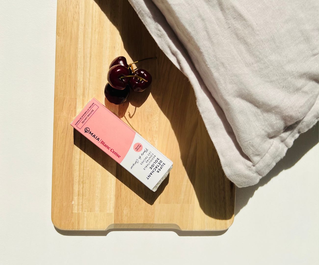 savon détachant vetements Maia x Blanc Cerise