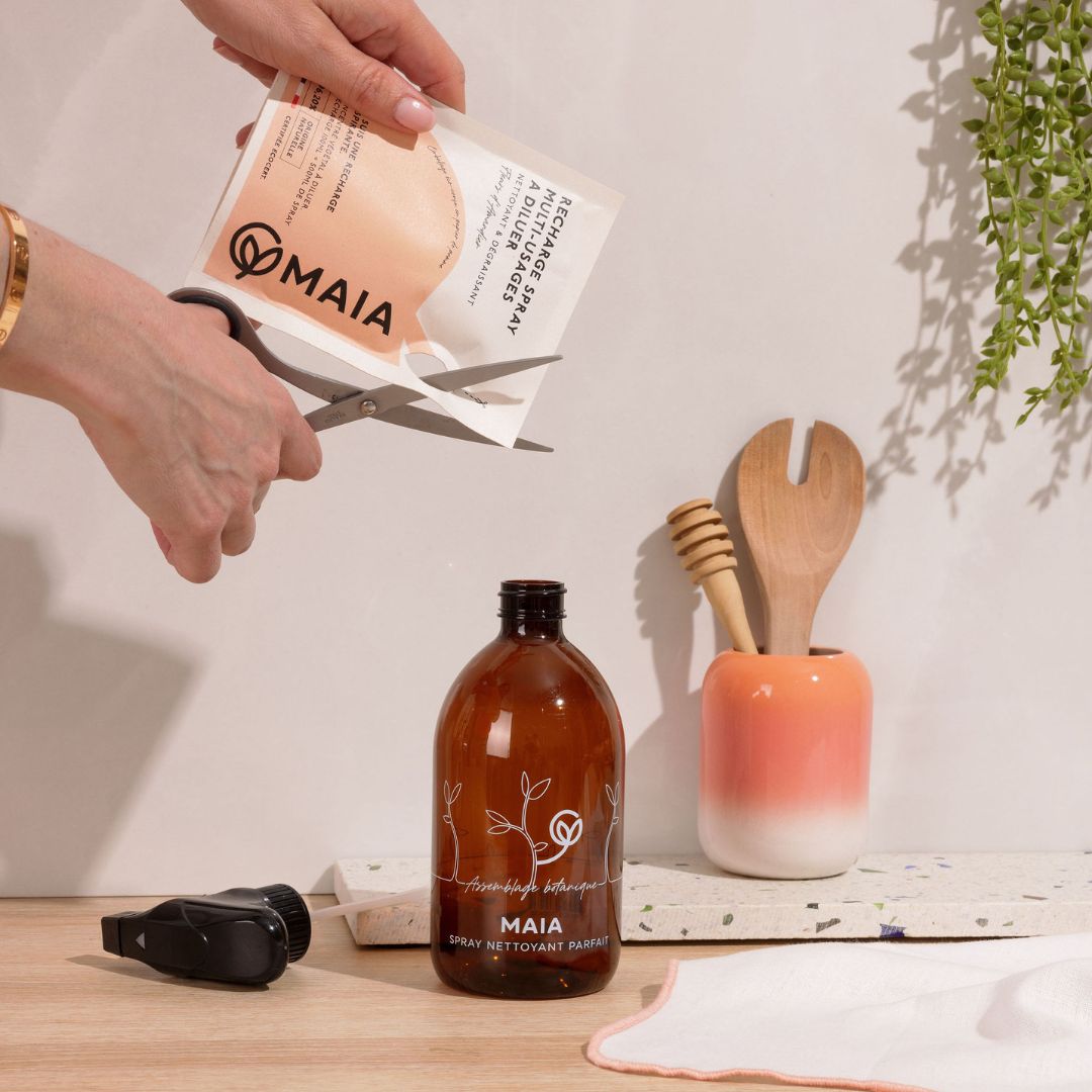 1. Versez la recharge dans 1 flacon 500 mL